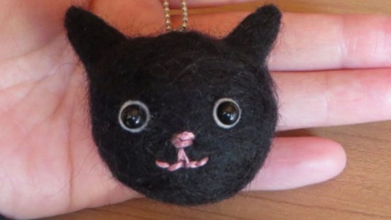 羊毛フェルトでつくる黒ネコ
